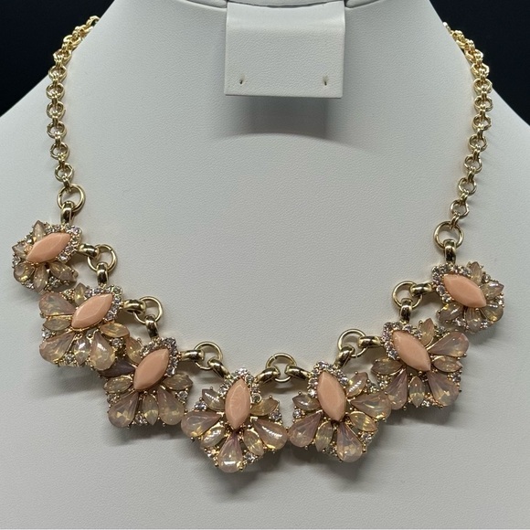 Chicoβs Gold Tone Statement Crystal Bib Necklace NWOT - Picture 3 of 6